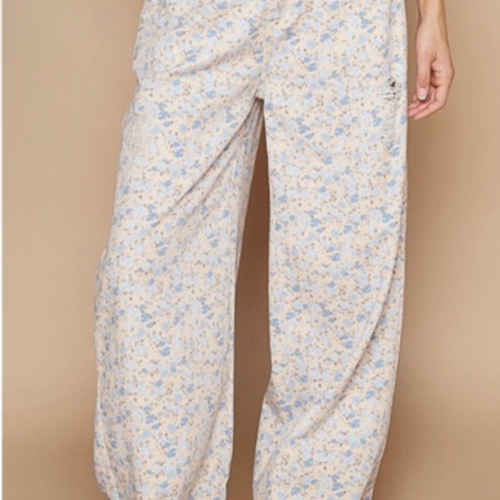 POL Floral Wide Leg Pants - Cream and Blue